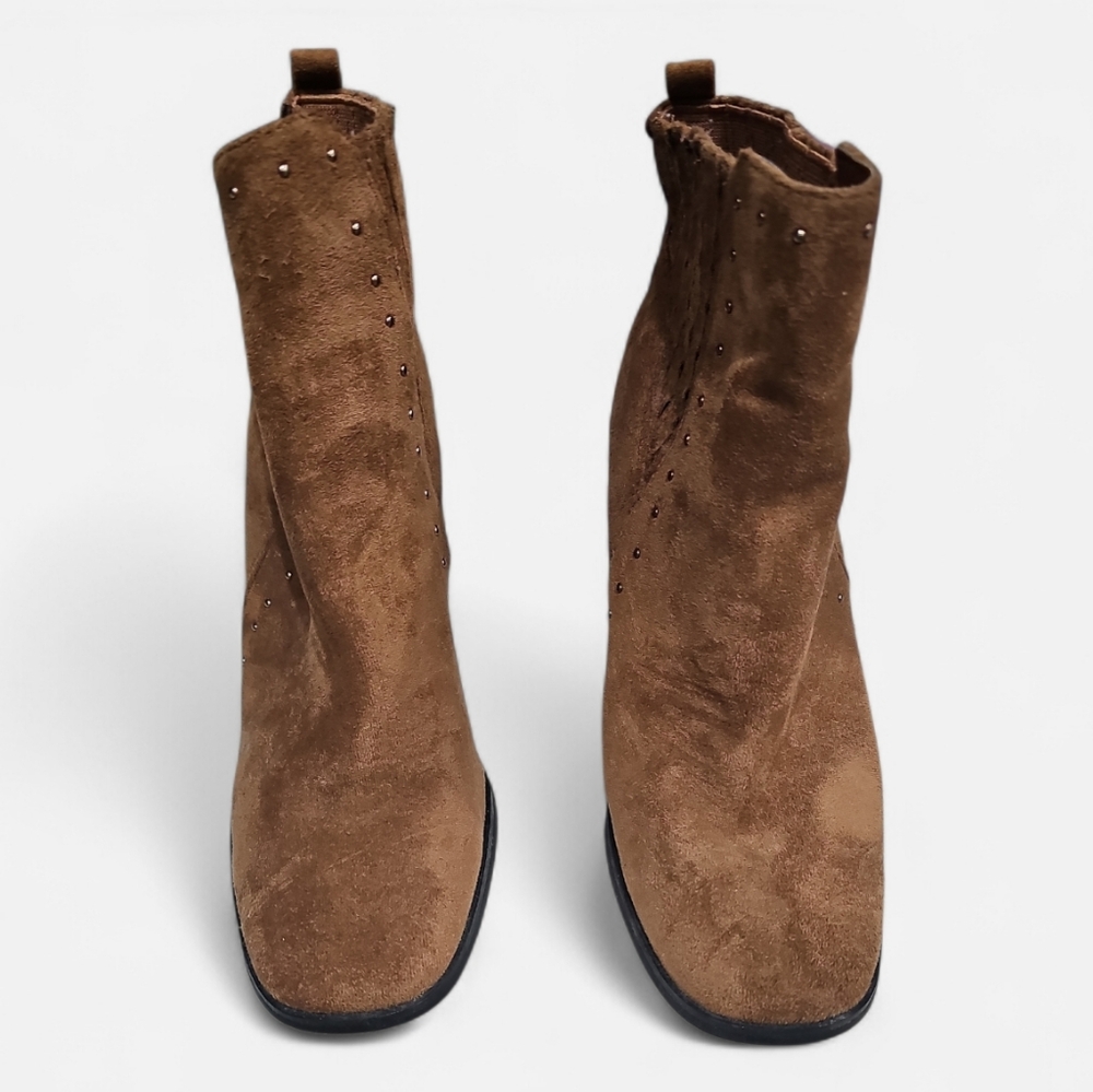 FOREVER 21 FAUX SUEDE STUDDED BOOTS SZ 7.5 GUC